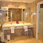 Hotel De 4*